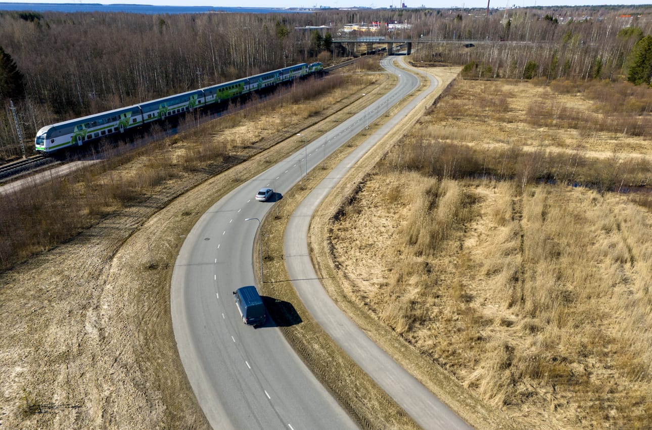 Yksi mahdollinen lähijunaliikenteen seisakki voisi rakentua tälle paikalle Oulun Kaakkuriin.