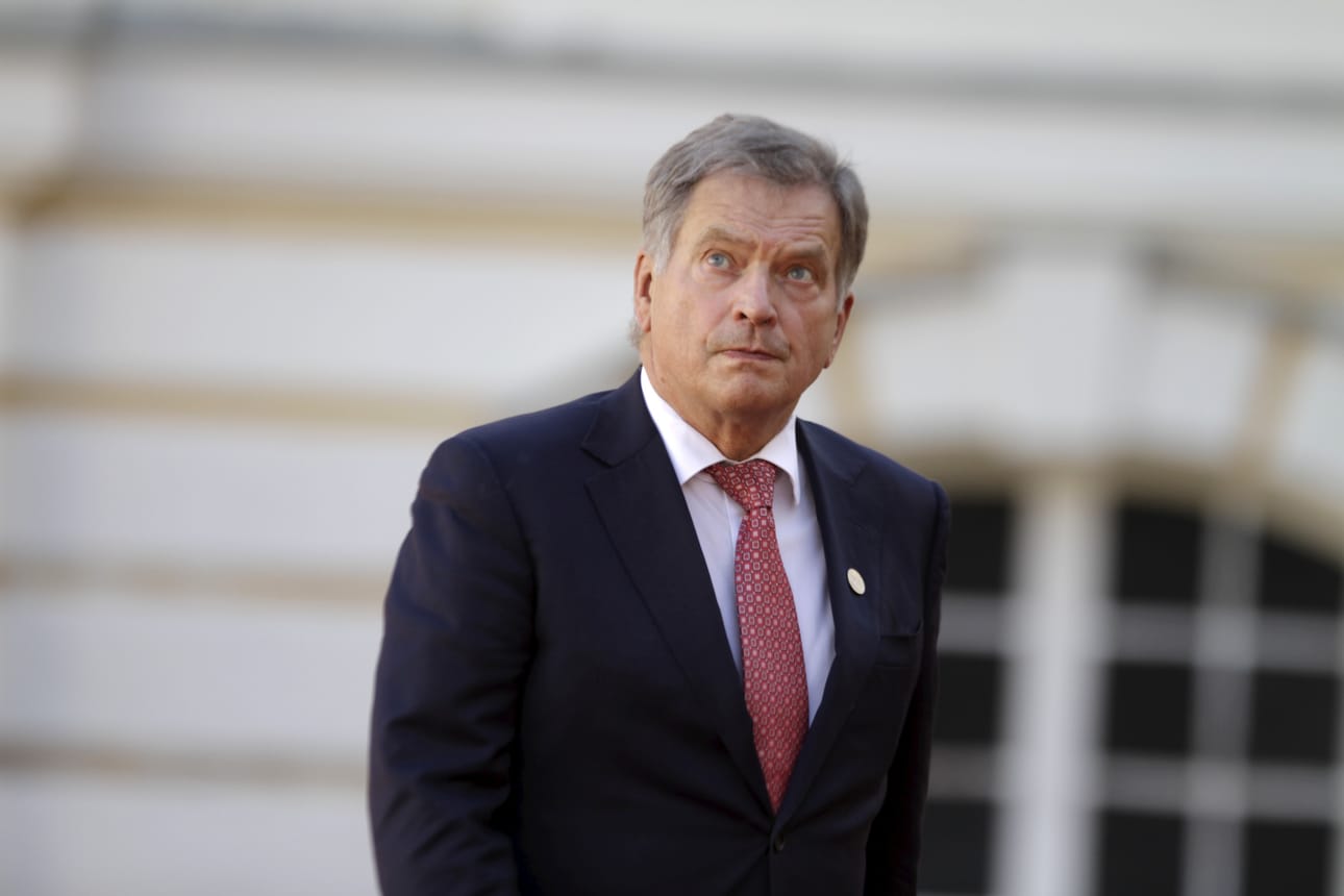 Tasavallan presidentti Sauli Niinistö on elvyttänyt Sanoma osakeyhtiön hallituksen puheenjohtaja, edesmenneen Aatos Erkon lanseeraamat korkean tason rapuillalliset Suomen ja Ruotsin välillä.