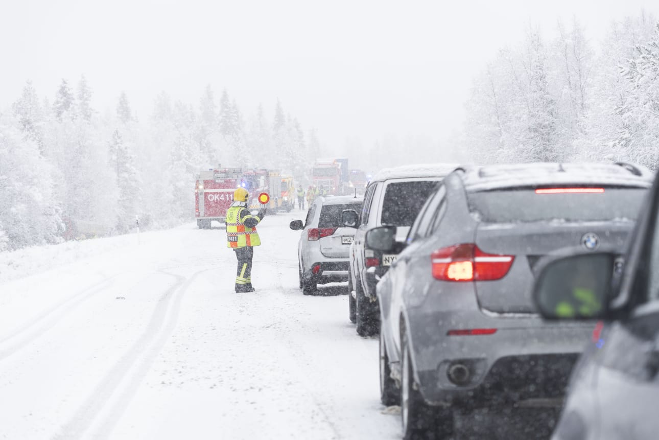 Kemijärventien liikenneonnettomuudessa perjantaina menehtyi kaksi ihmistä.