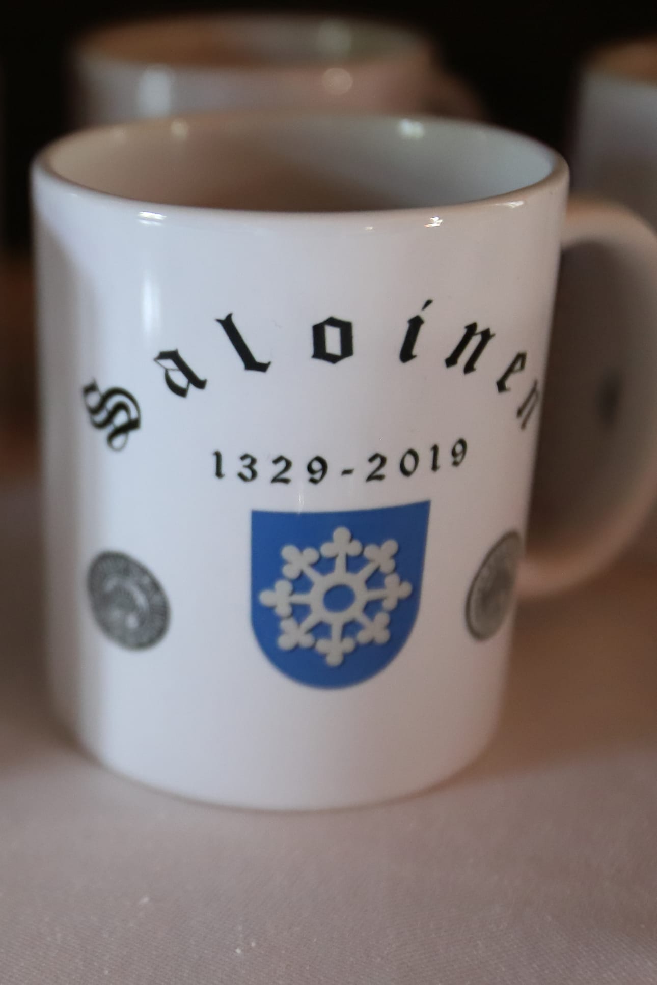 Saloinen täyttää 690 vuotta. Juhlamukia voi ostaa muistoksi ja lahjaksi.