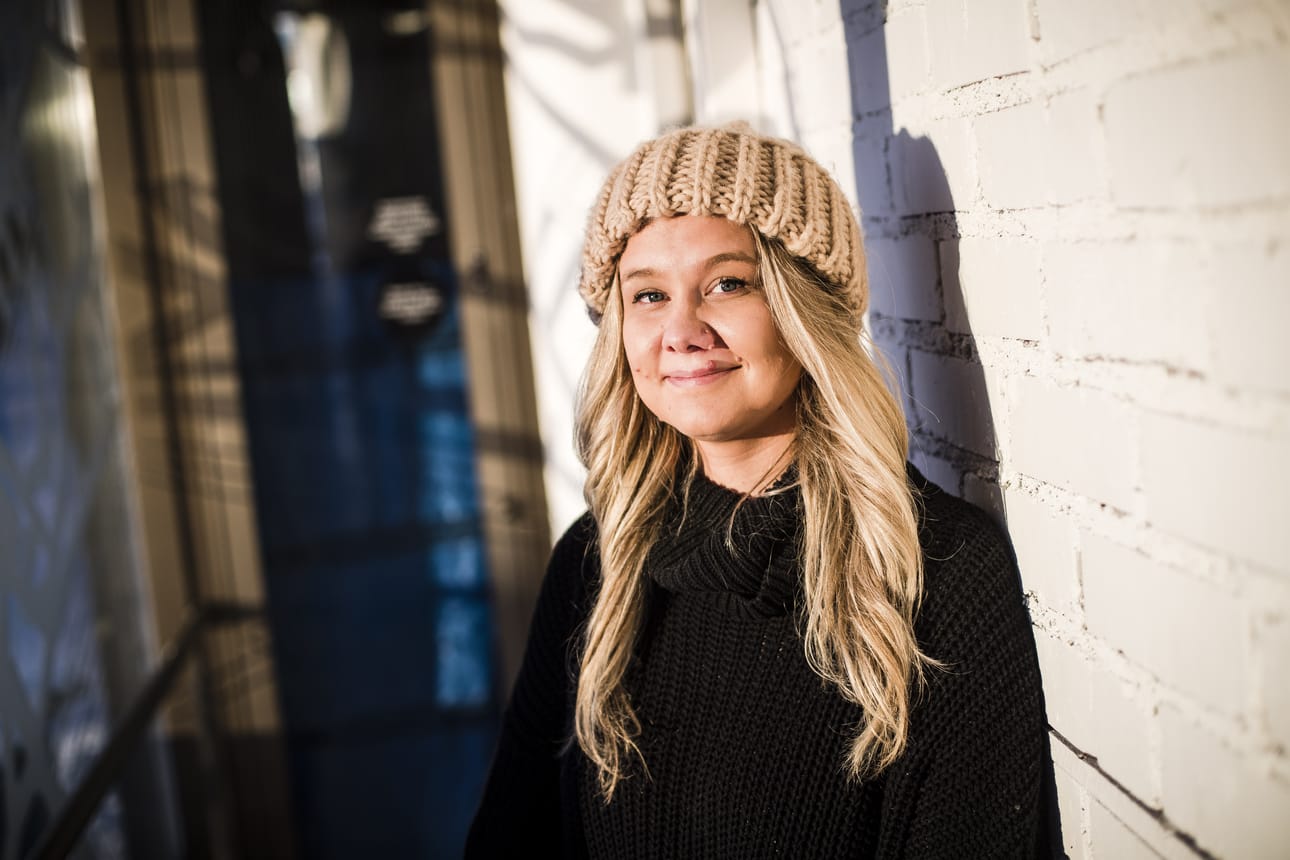 Osa tutkijoista ajattelee, että häpeästä voi olla hyötyä esimerkiksi sosiaalisten normien ylläpitäjänä. Autti edustaa myötätuntoisempaa näkökulmaa.