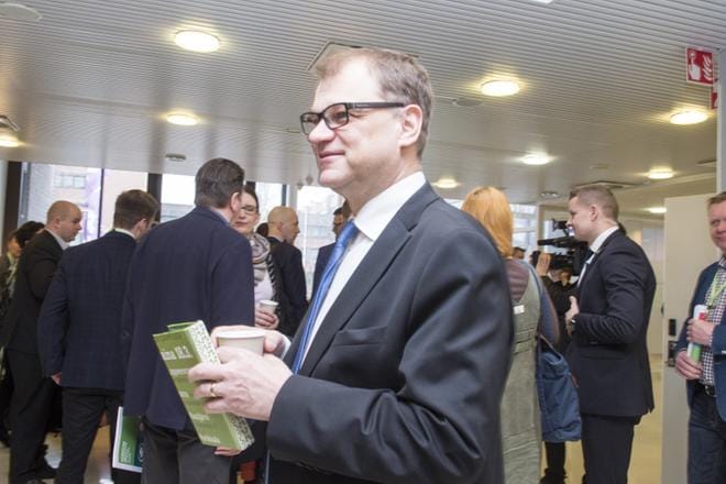 Keskustan puheenjohtaja, pääministeri Juha Sipilä valoi uskoa puoluevaltuustoon sanomalla, että Sotkamon puoluekokouksesta lähtee kesäkuussa vaalityöhön vahva ja yhtenäinen puolue. KUVA: Kimmo Penttinen