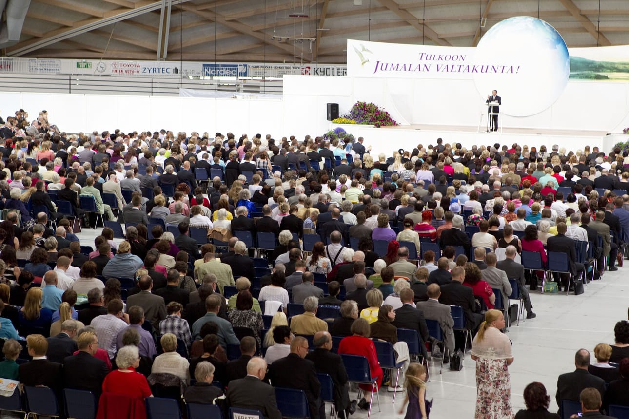 Jehovan todistajat kokoontuivat Ouluhalliin myös juhannuksena 2011. Arkistokuva.