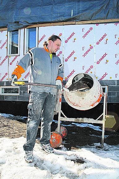 Marco Airaksinen luottaa kotimaiseen betonimyllyyn. Erityisesti hän kiittelee sen kestävyyttä.