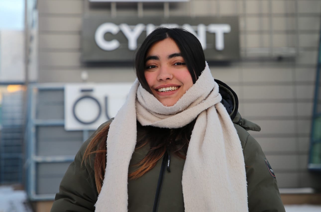 Oulun yliopiston vahva AI-tutkimusympäristö ohjasi Sania Khan Tareenia hakemaan opiskelemaan maisteritutkintoa Ouluun. MediaTekillä hän työskentelee tällä hetkellä suurten kielimallien ja niiden käytännön sovellusten parissa.