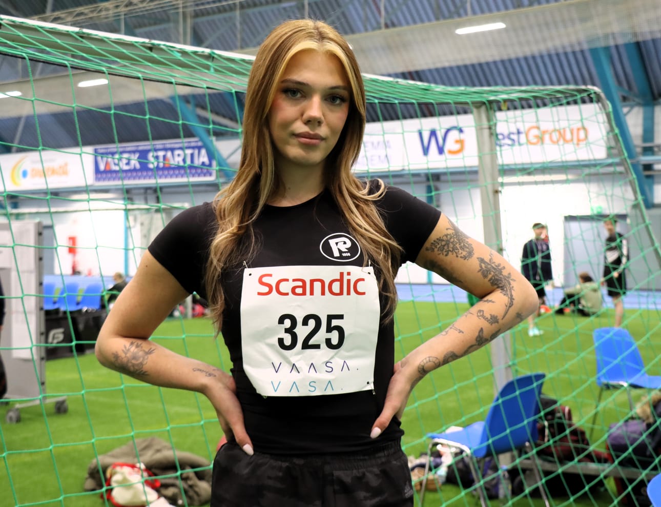 Jade Nyström palasi kilpailuihin Botniahallissa sunnuntaina. Hän kisasi 22-vuotiaiden miesten korkeushypyssä, ja kertoi jännittäneensä hurjasti pitkän kisatauon jälkeen. Nyströmin seura on Korian Ponsi.