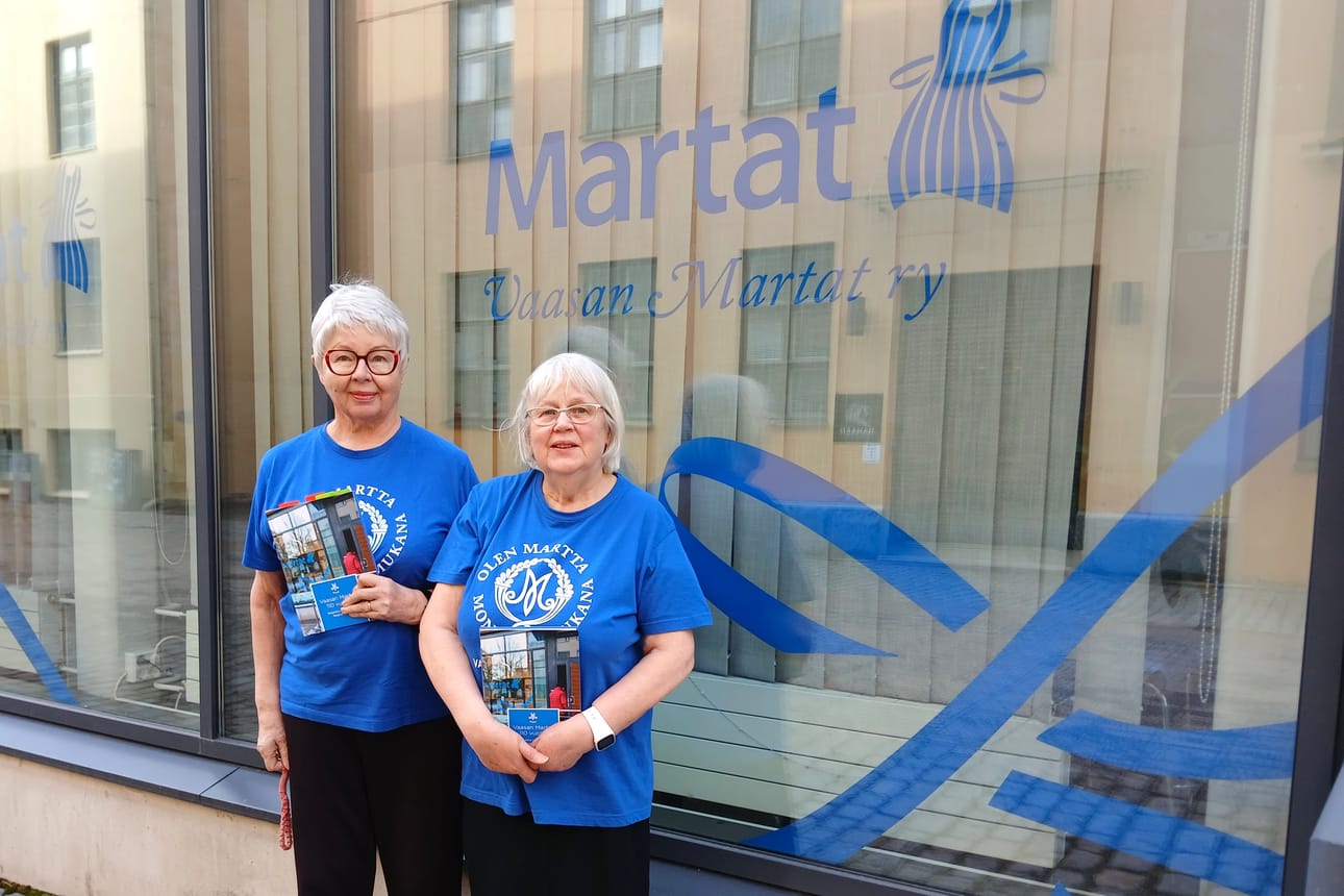 Vaasan Martat 110 vuotta -historiikin ovat kirjoittaneet Raijaliisa Laakkonen ja Regina Nurmi. Runsaasti kuvitetun kirjan kuvat ovat suurimmaksi osaksi Saini Harjun, Martta hänkin. Vaasan Martoilla on oma huoneisto, Marttala, Vaasan keskustassa Kirjastokujalla.