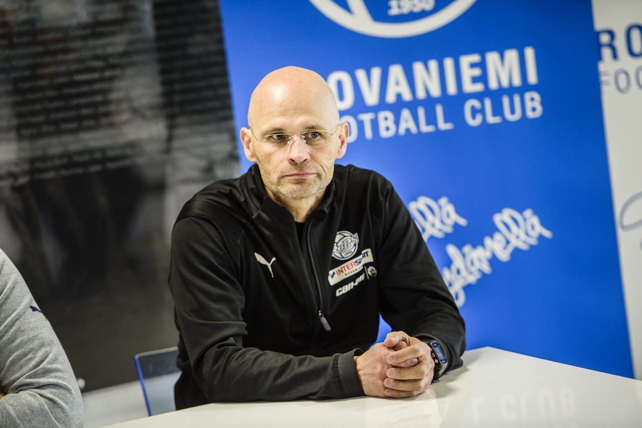 Vesa Tauriainen aloitti RoPS:n uutena päävalmentajana Pasi Tuutin jätettyä tehtävän.