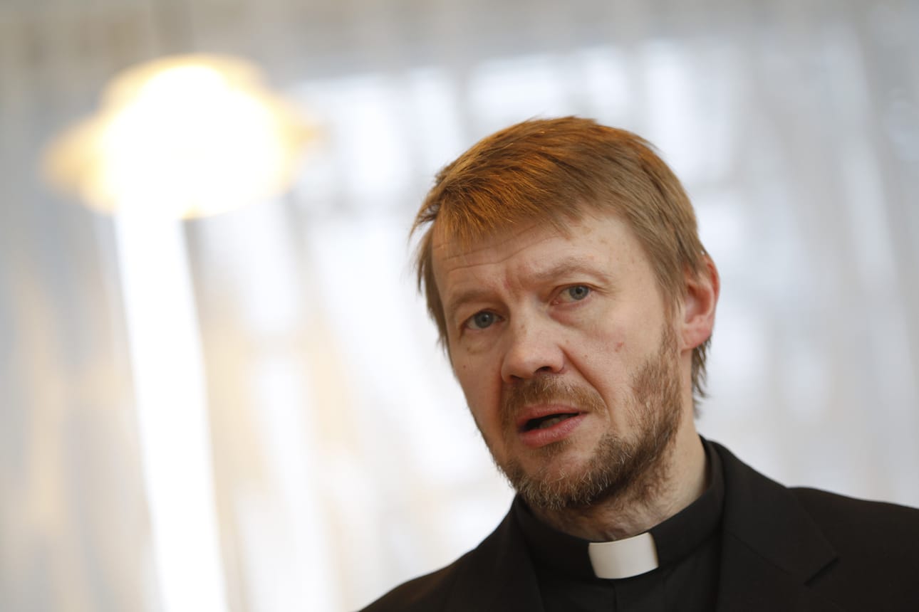 Kirkkoherra Jukka Malinen kertoo, että Pyhäjoen seurakunnassa valmistaudutaan seurakuntavaalien järjestämiseen rauhallisin, mutta innokkain mielin.