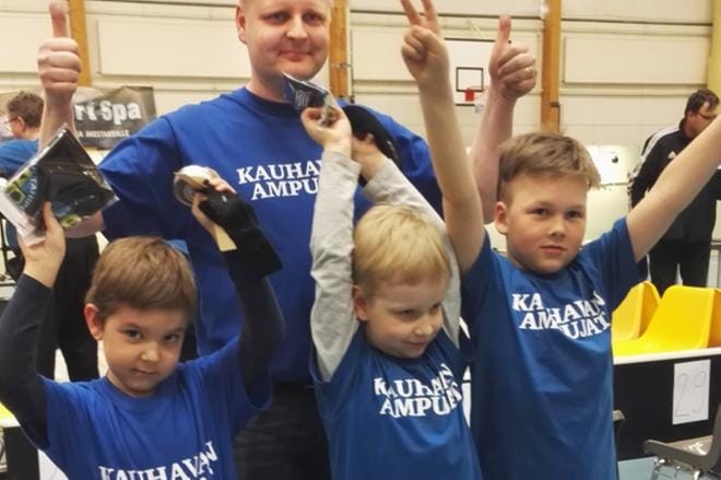Joukkuekultaa Kauhavan Ampujille. KUVA: MIA KÄRKKÄINEN