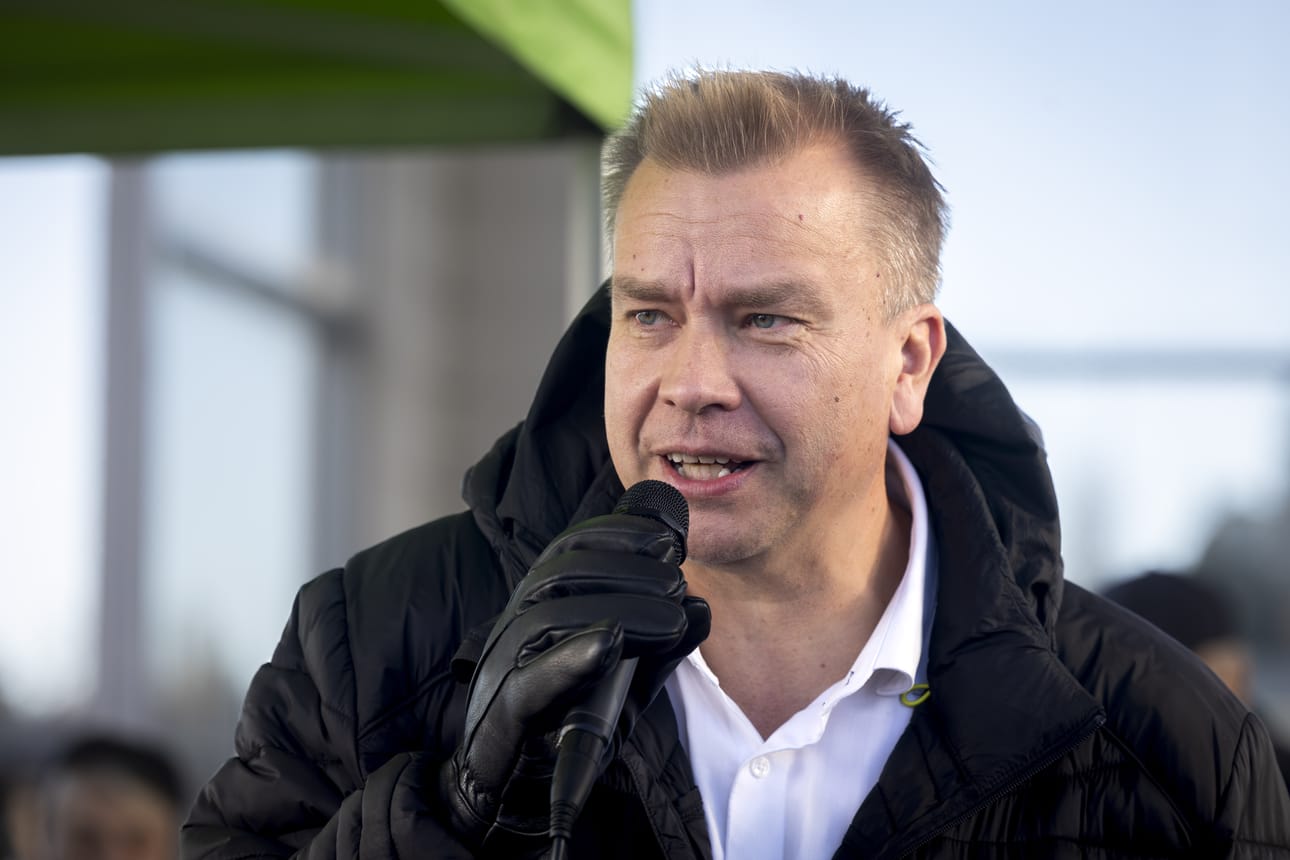 Keskustaa johtava Antti Kaikkonen pettyi hallituksen polttoaineratkaisuun. Hänen mielestään se jäi pelkäksi tussahdukseksi.
