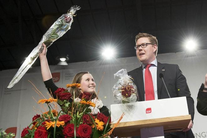 Toukokuussa 2014 molemmat olivat sankareita. Sanna Marin ja Antti Lindtman valittiin silloin SDP:n varapuheenjohtajiksi Seinäjoella. Sunnuntaina vain toinen heistä voittaa. Arkistokuva: Timo Marttila