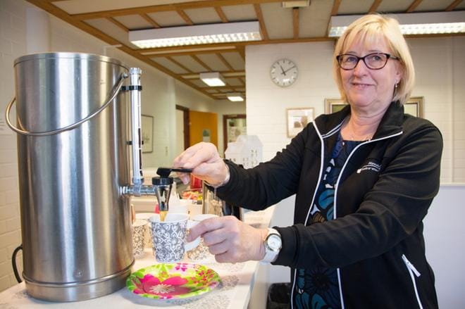 Keskiviikkona asuntotoimen tiloissa tarjoiltiin kahvit Alavuden Vuokra-asuntojen juhlavuoden kunniaksi.