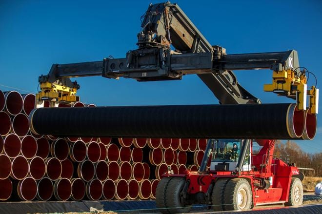 Nord Stream 2 -kaasuputken osia kasattiin joulukuussa 2016 Sassnitz-Mukranin satamassa Saksassa. Putken on määrä kulkea Saksan kautta Venäjälle. KUVA: Jens Buettner, EPA, ark.