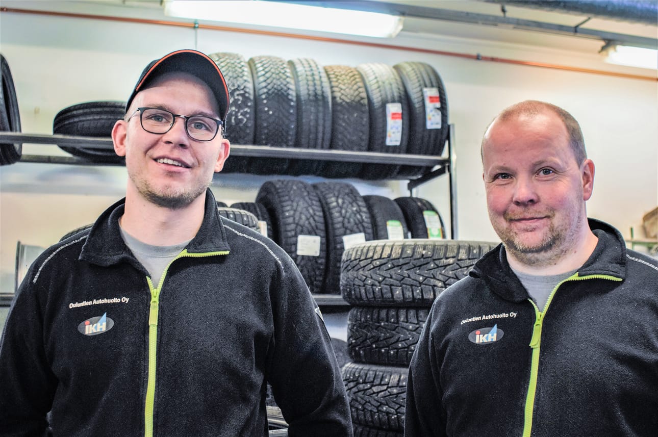 Tapio Ylikulju (vasemmalla) aloitti yrittäjänä veljensä Esan kanssa vajaat 12 vuotta sitten. Ilkka Puoskari (oikealla) liittyi joukkoon 2009. Vuosien myötä toimintaa on laajennettu ja kehitetty. Essona aloitettu polttoaineiden myynti on muuttunut Shellin väreihin ja saman katon alle on kerätty myös IKH:n ja Vianorin brändit.