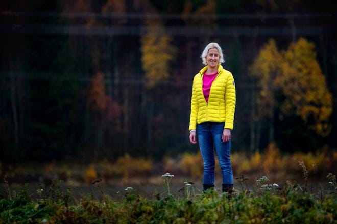 Vaasalainen Marita Niemelä kirjoitti omiin kokemuksiin pohjautuvan esikoiskirjansa sielun ja egon vuoropuhelusta. Yliopistouralta kirjailijaksi heittäytynyt Niemelä on kysytty luennoitsija hyvinvointialan messuilla. KUVAT: JAAKKO ELENIUS
