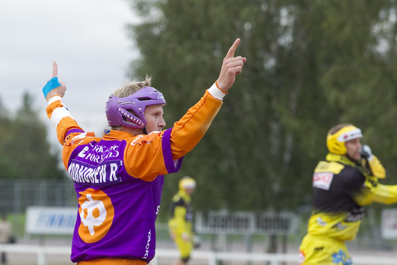 Roope Korhonen tuulettaa.