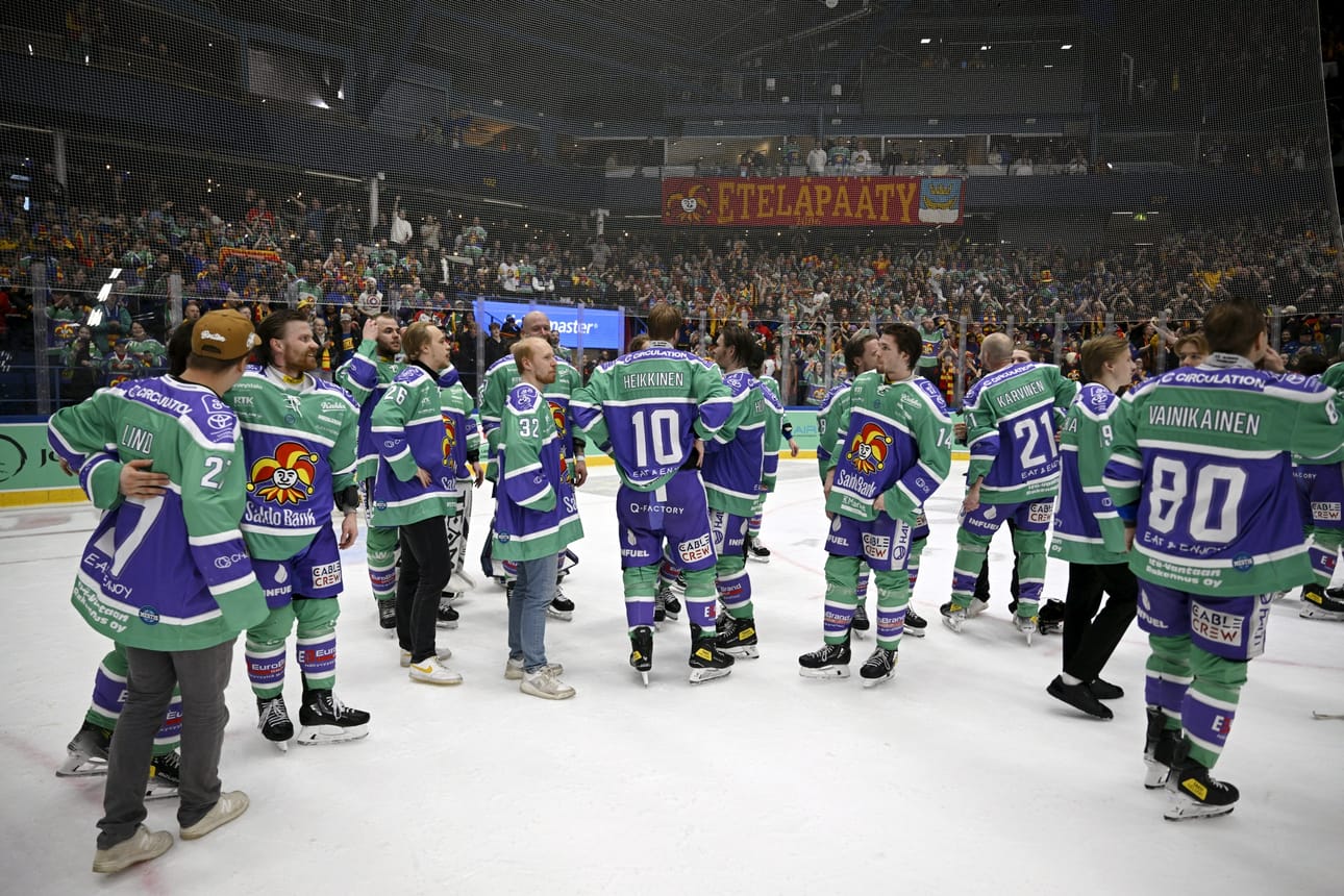 Jokerit juhli Mestis-voittoa maanantaina. LEHTIKUVA / Antti Aimo-Koivisto