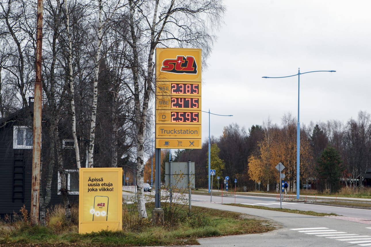 Ivalon St1-asemalla myytiin torstaina dieseliä hintaan 2,595 euroa litralta.