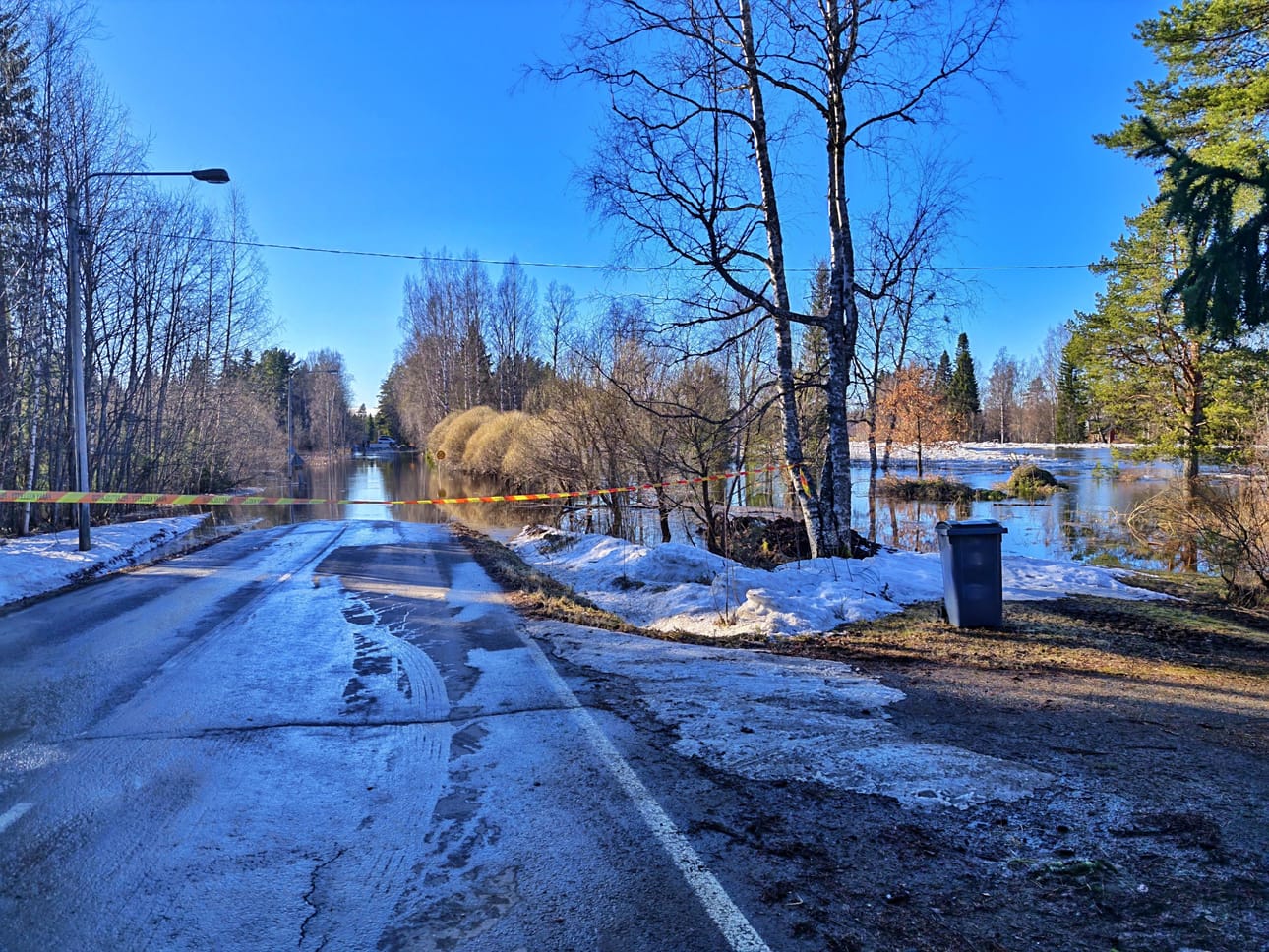 Jokelantie katkaistiin veden noustua perjantaina.
