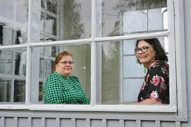 Piirin keskustanaiset ajavat Sari Palmua keskustanaisten varapuheenjohtajaksi. Piirin varapuheenjohtaja Tiina Alasalmi kantaa huolta matalasta äänestysprosentista. KUVA: SARI HEINILÄ
