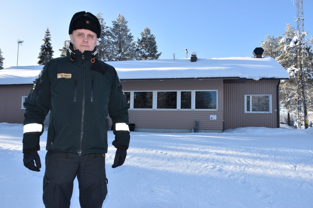– Vaikka tilanne rajalla on nyt rauhallinen, uhkakuvia ja arvioita on käyty läpi, ja varautumista on tehty, Kortesalmen rajavartioaseman päällikkö Veijo Karjalainen sanoo.
