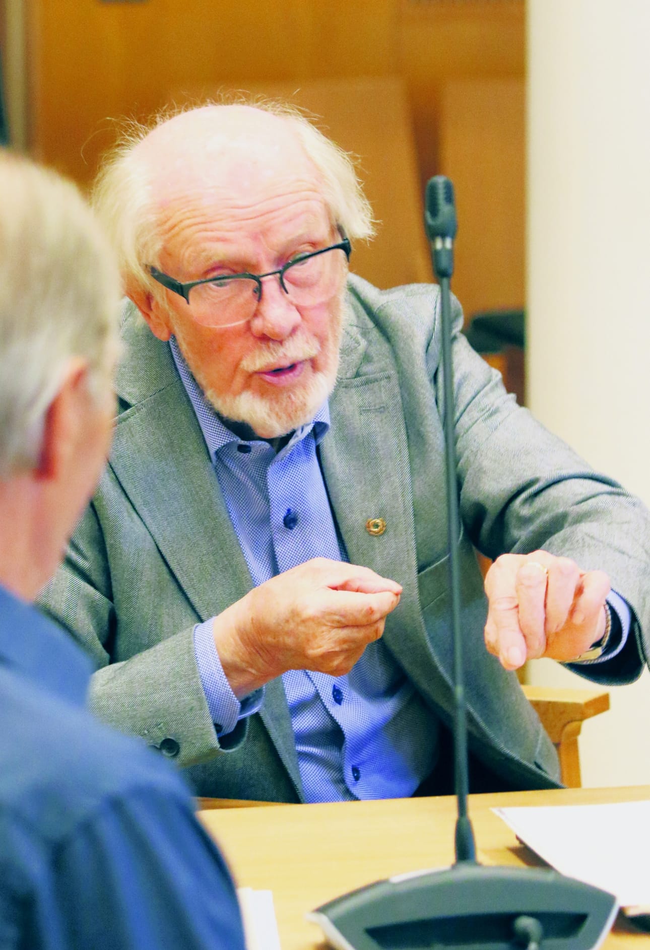 Juhani Konola teki pitkän päivätyön Ylikylän koulun rehtorina. Mies oli perustamassa myös Kempeleen ensimmäistä partiolippukuntaa.