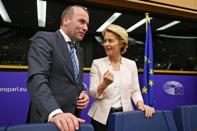 Saksalainen EPP:n kärkiehdokas Manfred Weber ei kelvannut EU-parlamentille eikä Eurooppa-neuvostolle EU-komission puheenjohtajaksi. Hänen paikalleen komission johtoon on tarjolla saksalainen Ursula von der Leyen, jonka nimityksestä parlamentti äänestää tiistaina. KUVA: PATRICK SEEGER