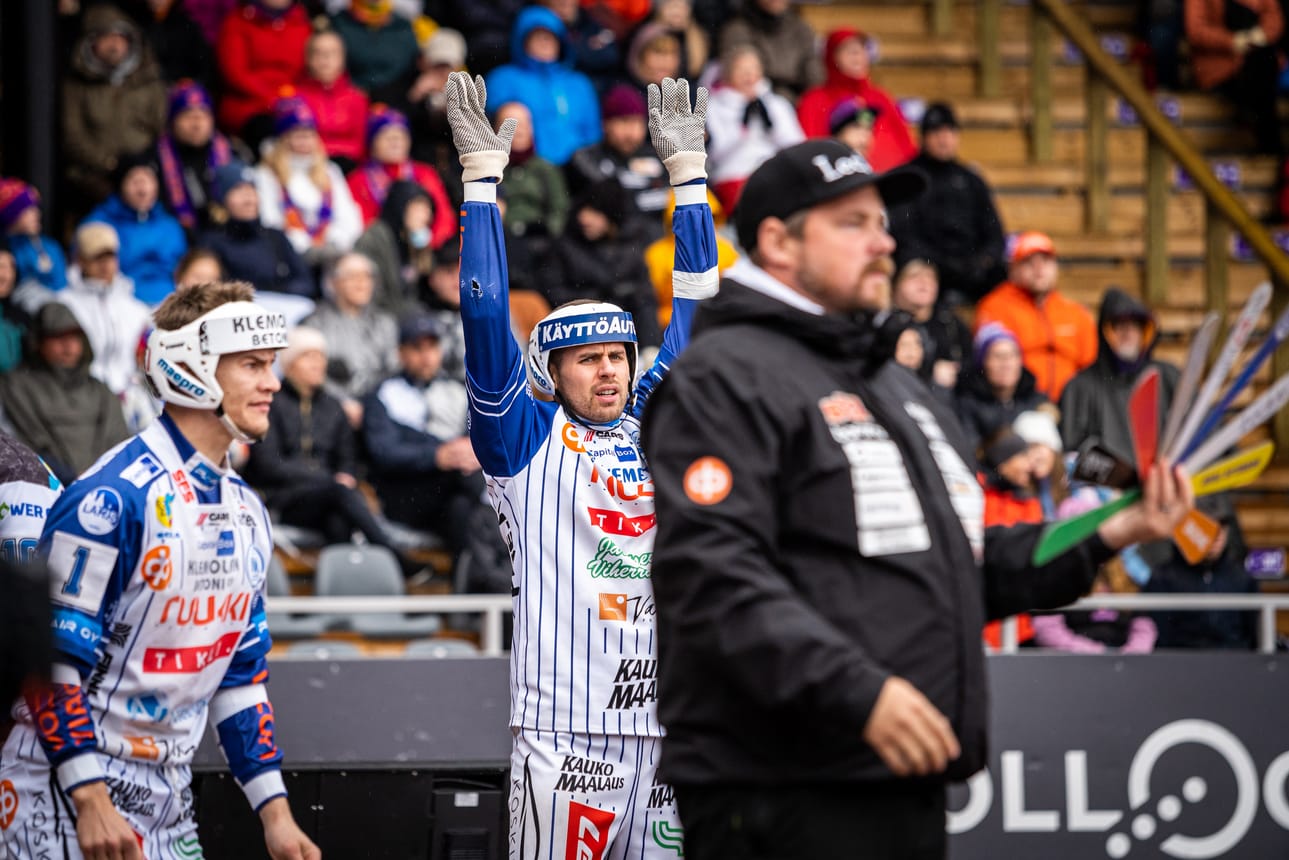 Se, jatkaako Tomi Niskanen Vedon pelinjohtajana on auki. Ylen haastattelussa hän totesi heti pelin jälkeen, ettei luultavasti jatka Vedon peräsimessä. "Olen äärettömän kiitollinen tästä kolmen vuoden periodista", hän totesi haastattelussa. Taustalla Olli Heikkala ja Teemu Kinnunen.