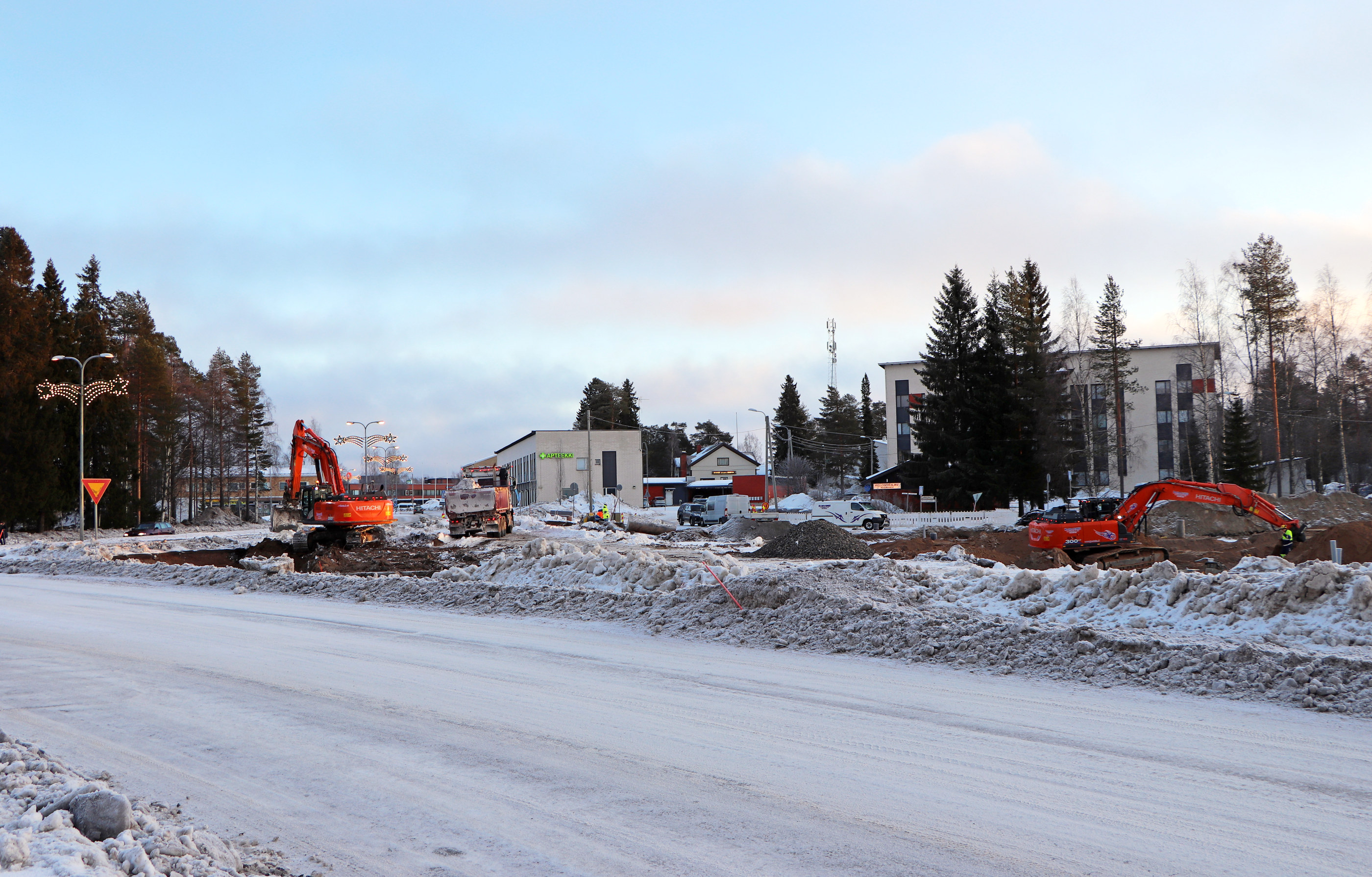 Maanrakennus J. Päkkilän katu- ja vesihuoltotyöt muuttavat väliaikaisesti Varsitien, Jukolantien ja Naamangantien liikennejärjestelyjä.