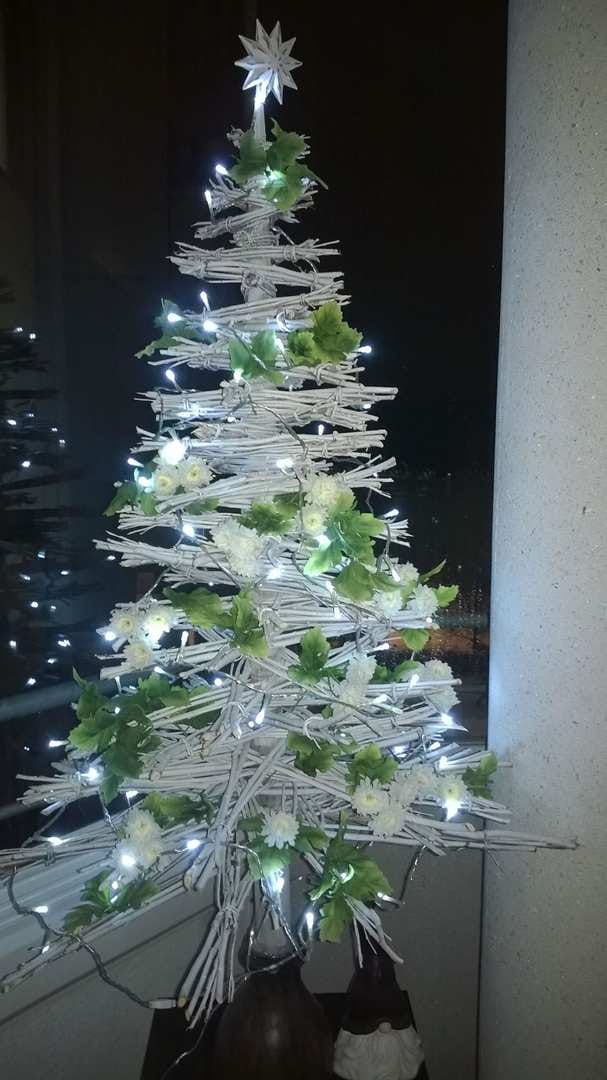 Piisa Nikan kuusi näyttää kuuselta ja on puuta, mutta ei kuitenkaan ole kuusipuu.