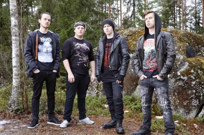 Lauri Rätti (vas.), Leevi Mäki, Iisakki Anttila ja Miika Rajala nousevat tasokkaiden keikkapaikkojen lavoille. KUVA: JARMO PANULA