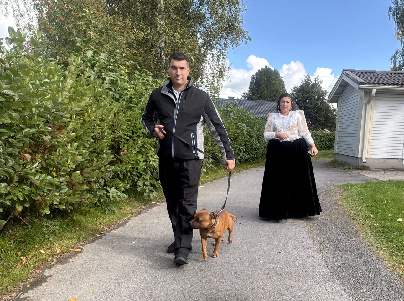 Romanien on usein vaikea saada vuokra-asuntoa. Rainer Svart ja Sonja Lindberg perheineen viihtyvät Seinäjoen Joupissa.