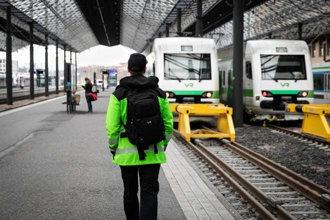 Lomautusuutisia odotetaan myös ensi vuodelle. Esimerkiksi VR aloitti marraskuussa yt-neuvottelut, ja lomautusuhan alla on tuhansia työntekijöitä koronaviruspandemian aiheuttaman matkustajien vähenemisen vuoksi. VR on lomauttanut henkilöstöä vaiheittain jo kuluvan vuoden aikana. KUVA: Arttu Laitala/arkisto