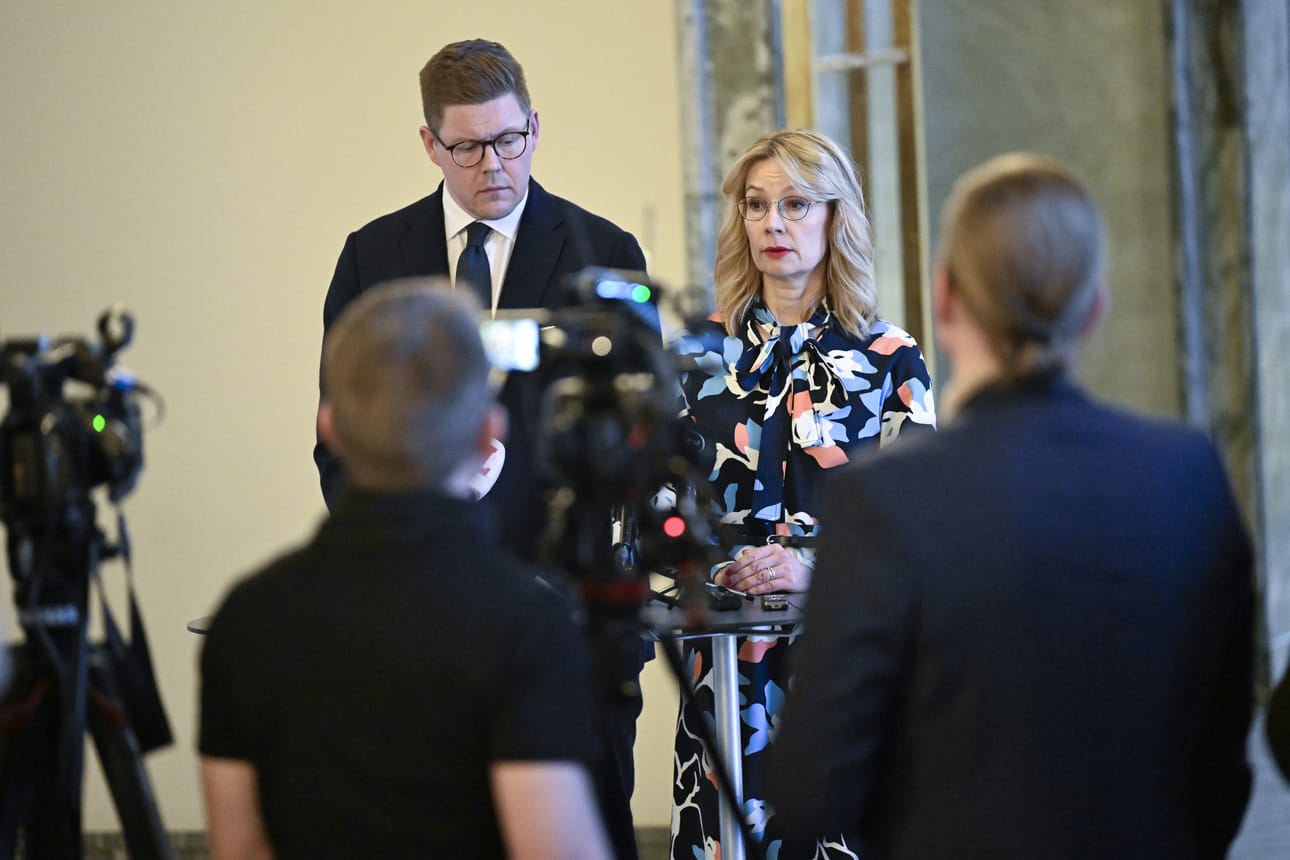 SDP:n puheenjohtaja Antti Lindtman (vas.) ja eduskuntaryhmän puheenjohtaja Tytti Tuppurainen pitivät yhteisen tiedotustilaisuuden keskiviikkona iltapäivällä.