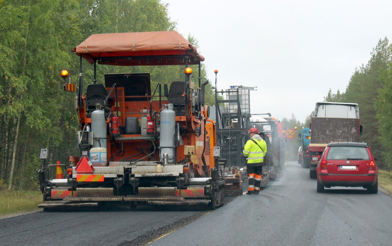 Pyhäntä Piippola välillä käynnissä olevien päällystystöiden ansiosta 88-tielle saadaan 23 kilometrin matkalle uutta asfalttia.