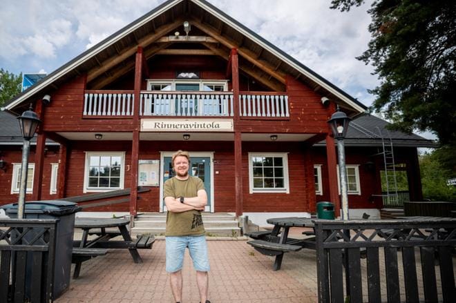Pertti Rauhala on työskennellyt ravintola-alalla jo vuosia. Yrittäjäksi hän lähti ensimmäistä kertaa, kun sopiva tilaisuus osui kohdalle. Kuva: Elena Mikkilä