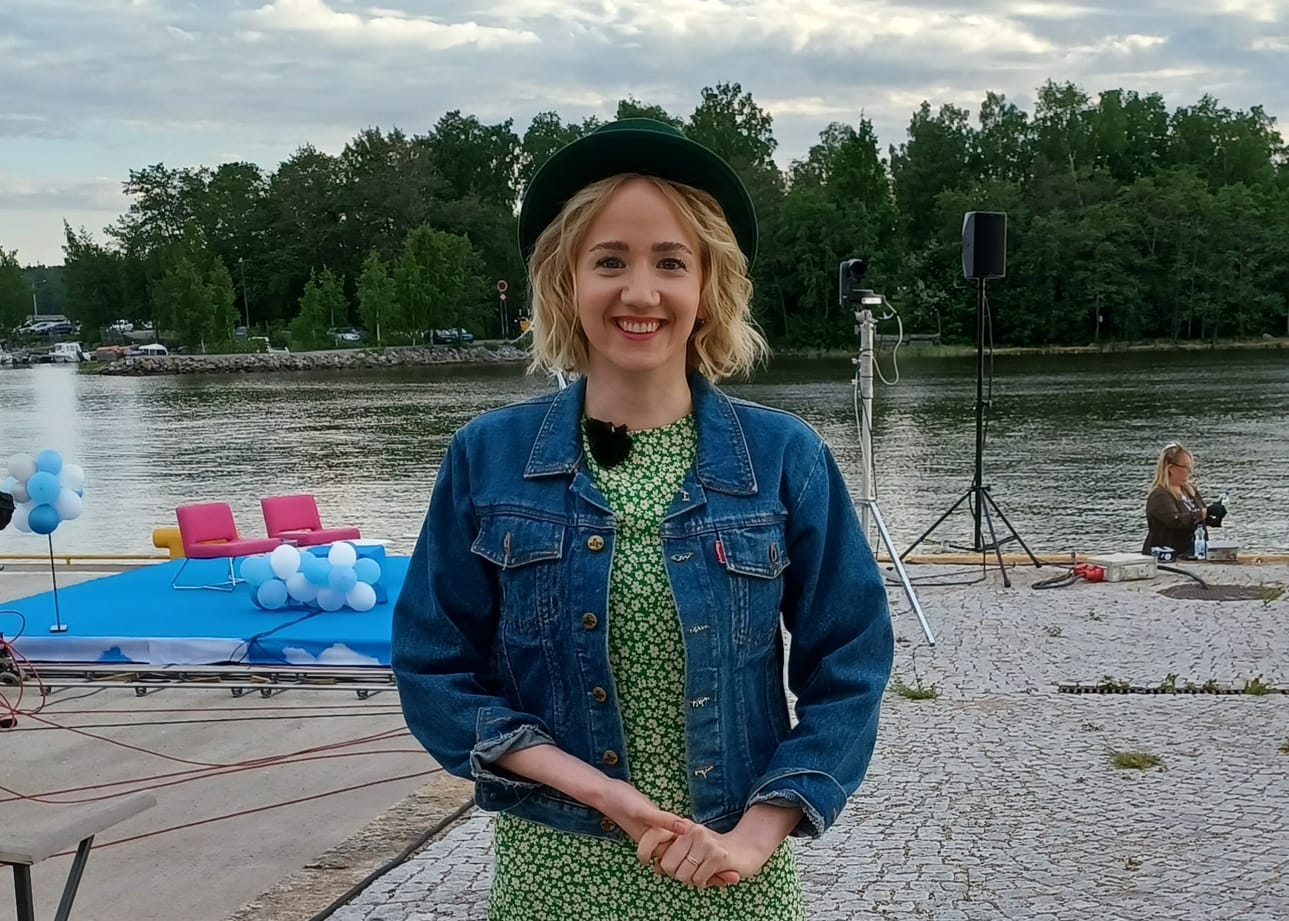 Anniina Valtosen lempisää riippuu siitä, onko hän töissä vai vapaalla. Työssä ukkoset, poikkeukselliset rankkasateet ja pyryt ovat kiehtovia. Vapaalla hän nauttii lämpimästä, mutta ei liian helteisestä säästä.