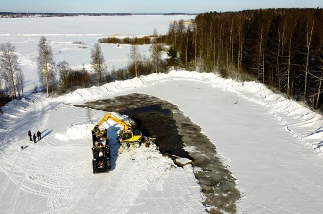 Haukitehtaan rakentaminen Kuortaneenjärven eteläosaan alkoi kevättalvella. ARKISTOKUVA: JARI E. HAKALA
