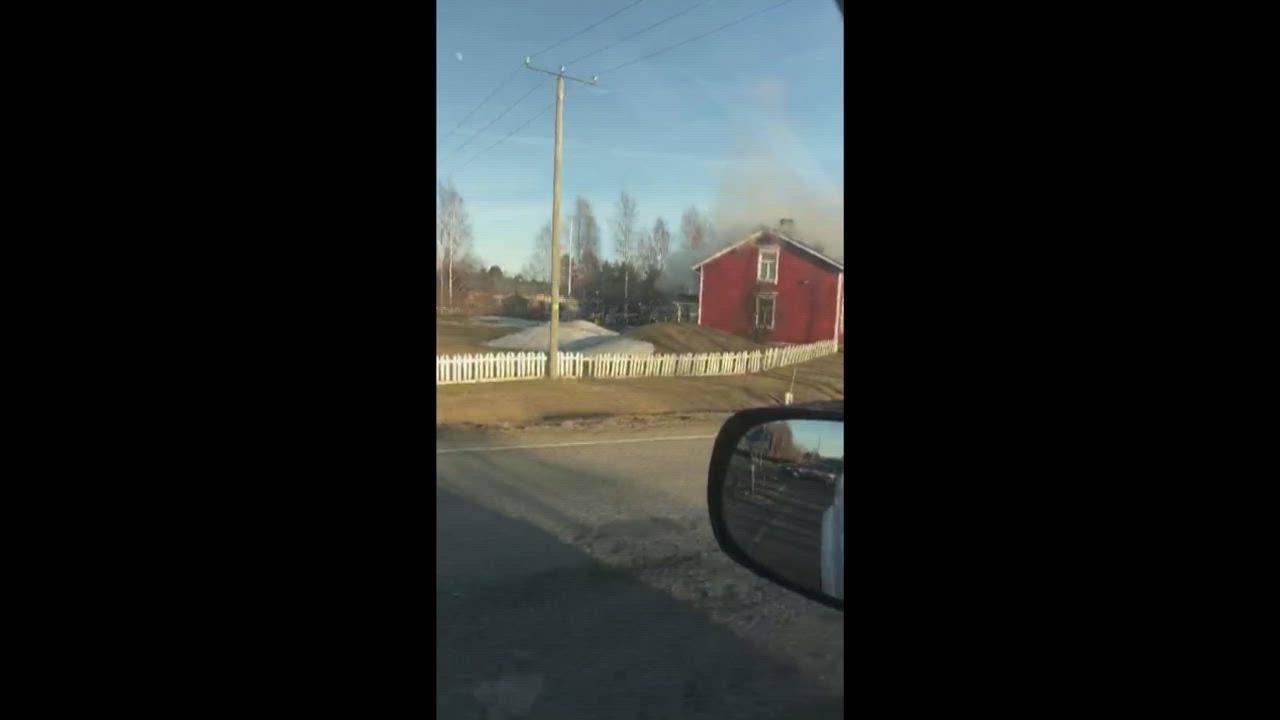 Lukijan video: Tältä näytti Kempeleen pappilan palo