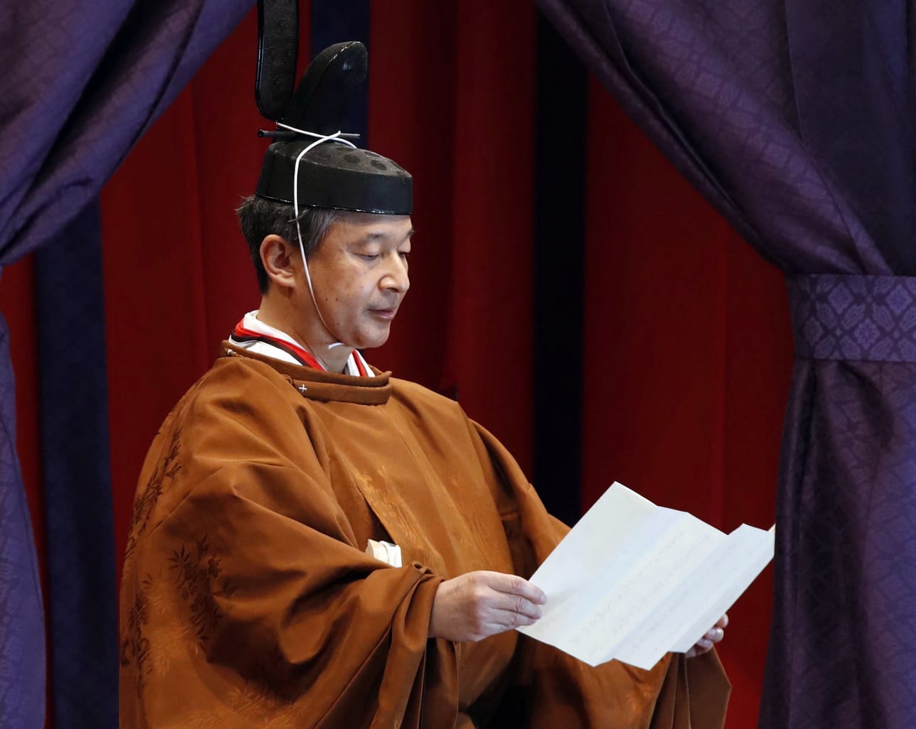 Japanin keisari Naruhito piti puheen, jossa hän lupasi noudattaa maan perustuslakia keisarillisessa palatsissa Tokiossa tiistaina.