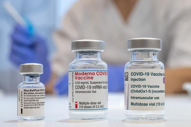 BioNTech/Pfizerin ja Modernan mRNA-rokotteet ovat vähentäneet koronaviruskuolemia merkittävästi. Nyt tutkijat etsivät mRNA-teknologiasta keinoja muiden sairauksien hoitamiseen. KUVA: JOHAN NILSSON/EPA