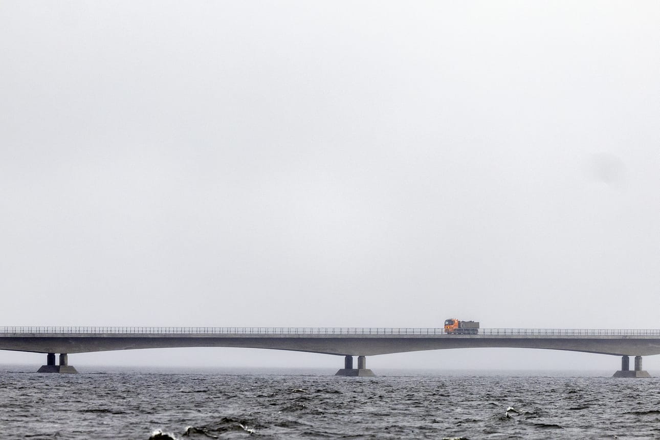 Huikun silta on 767 metriä pitkä ja sen alituskorkeus on 18 metriä. Riutun sillan pituus on 740 metriä ja alituskorkeus viisi metriä. Kruunuvuoren silta on suomen pisin, noin 1 200 metriä.