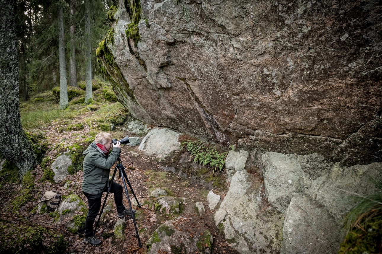 Turkulainen Ismo Luukkonen kertoo, että Paimion Rekottilan linnavuoren kyljestä löytyvän punavärijäljen ajoitus on epävarma.