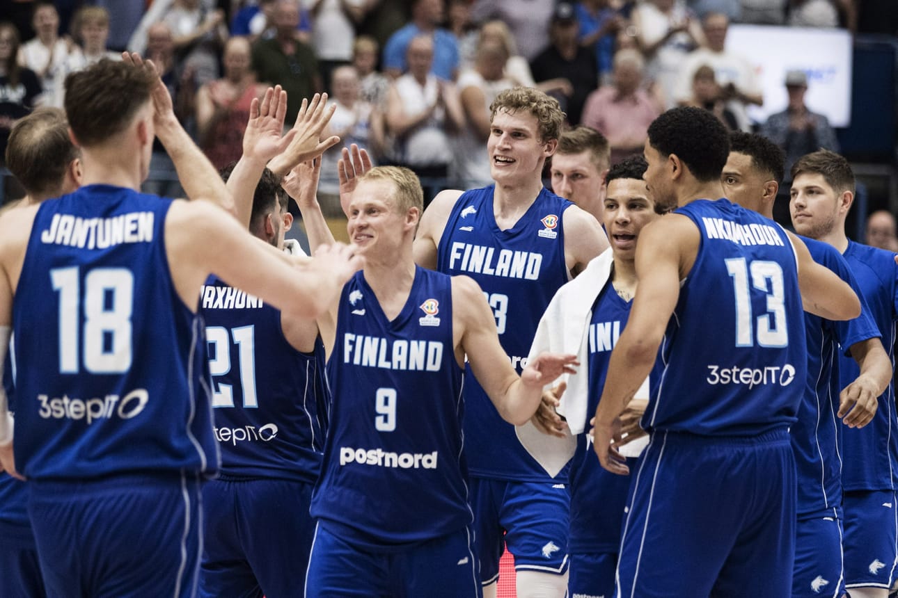 Suomen EM-ryhmässä on kolme kokenutta konkaria, NBA-vahvistus sekä kahdeksan aikuisten arvokisaensikertalaista. LEHTIKUVA / RONI REKOMAA