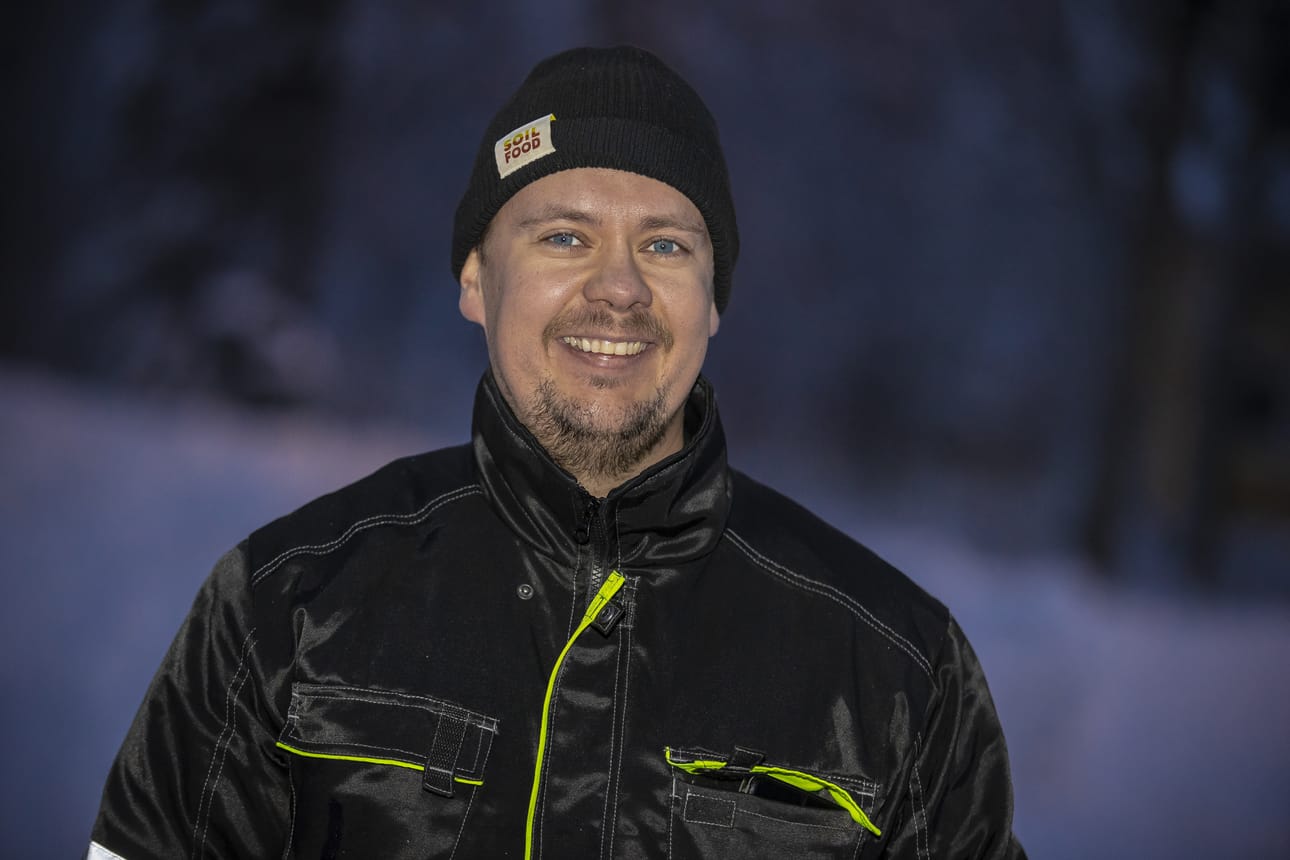 MTK-Pohjois-Suomen puheenjohtajanakin toimivaa Sami Nivalaa ei huoleta se, että aiemmissa maatalouteen liittyvissä mielenosoituksissa meno on äitynyt aika ajoin villiksi. – Suomalaiset osaavat yleensä olla fiksuja, eli tuskin siellä ainakaan meidän osalta tulee ylilyöntejä, Nivala nauraa. Arkistokuva.