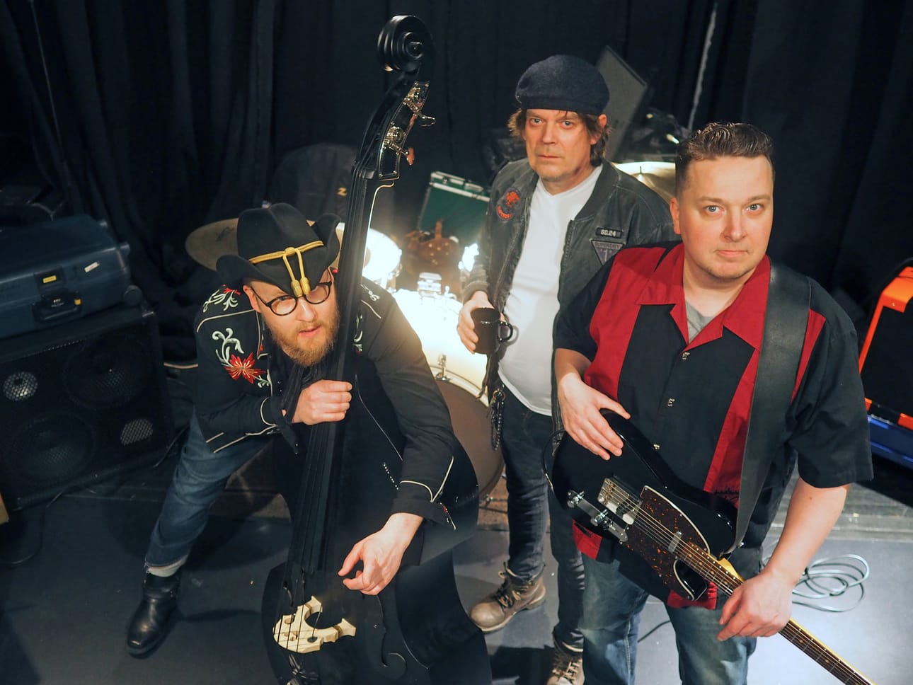 Vaikka Benson Boogie Bandin Pete Heikkinen, Kai Penttilä ja Arto Louhela eivät hirveästi aikaa treenikämpillä vietäkään, he ovat yhteyksissä harva se päivä. Poristavaa riittää paljon muustakin kuin musiikista.