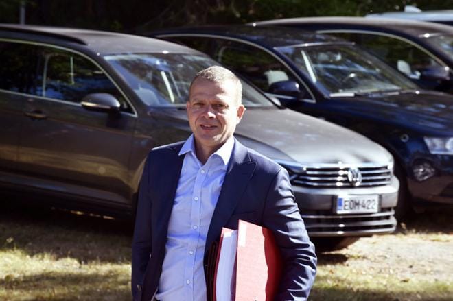 Valtiovarainministeri Petteri Orpo saapui tiistaina ministeriönsä talousarvioneuvotteluihin Espoon Moisniemeen. KUVA: Kimmo Penttinen