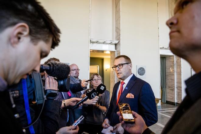 Kansanedustaja Matti Torvinen piti tiistaina eduskunnassa tiedotustilaisuuden siitä, millaisia ratkaisuja hän on päättänyt tehdä omasta poliittisesta tulevaisuudestaan. Kuva: Joel Maisalmi