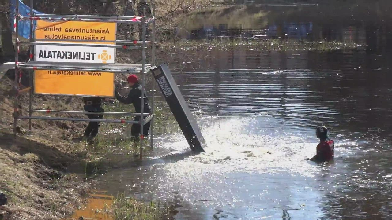 Fuksit uitettiin Åstrominpuistossa